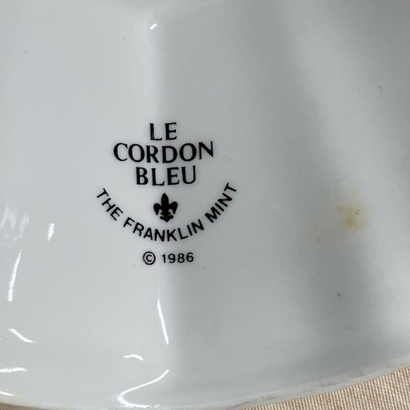 VINTAGE LE CORDON BLEU 1986 THE FRANKLIN MINT PORCELAIN FLORAL LAMB MOLD DECOR - Picture 4 of 7